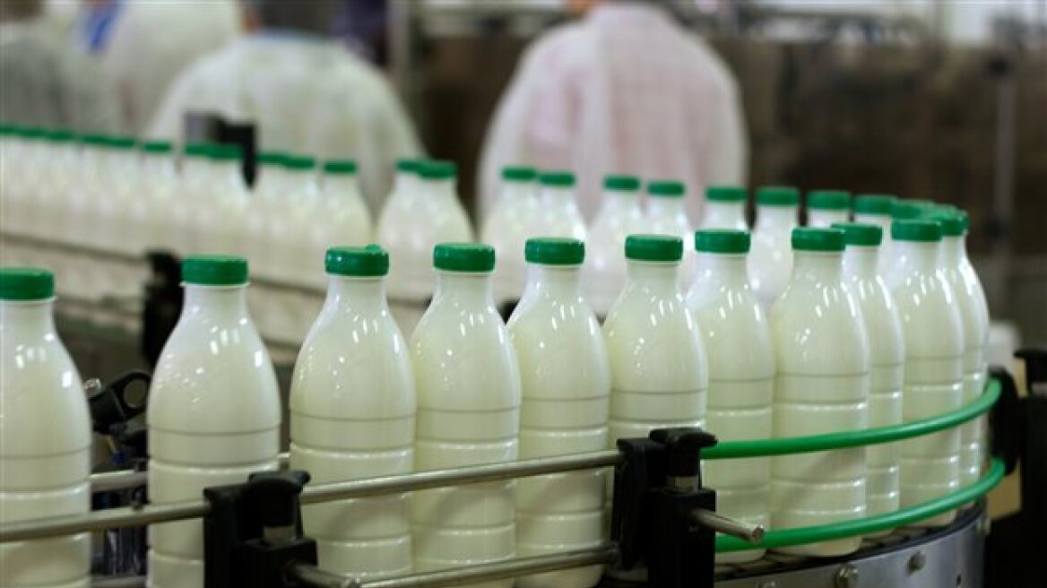 ΠΑΣΟΚ: «Δεν θα πέσει η κυβέρνηση για το γάλα»