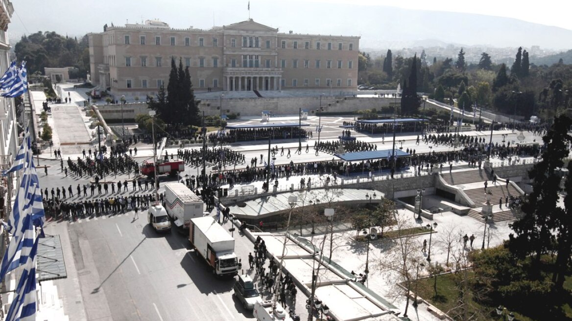 «Οχυρό» η Αθήνα για την παρέλαση - 3.000 αστυνομικοί στο κέντρο