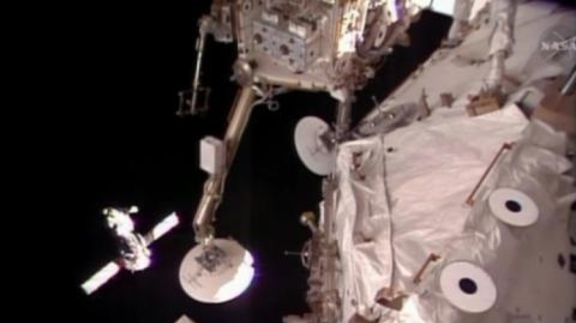 Βίντεο: Με καθυστέρηση δύο ημερών «έδεσε» το Σογιούζ στον Διεθνή Διαστημικό Σταθμό