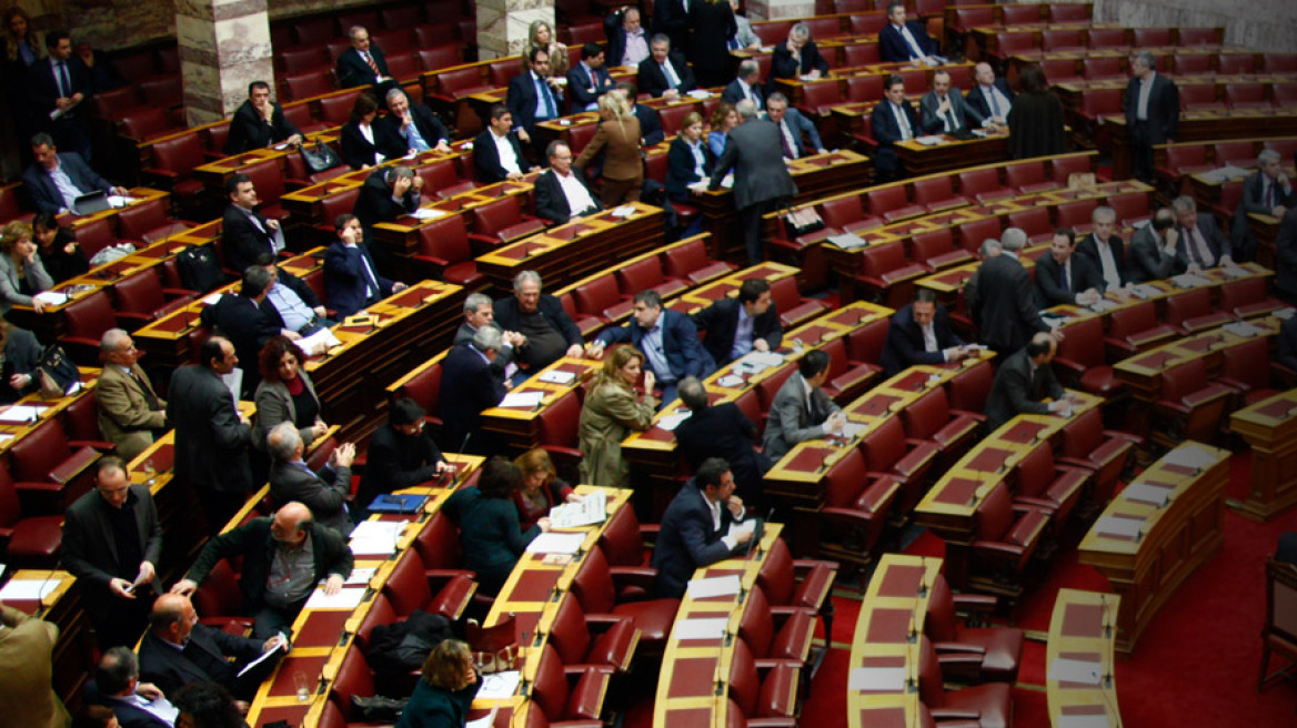  Βουλή: Μετωπική σύγκρουση για το πολυνομοσχέδιο - Αγωνία για την ψηφοφορία