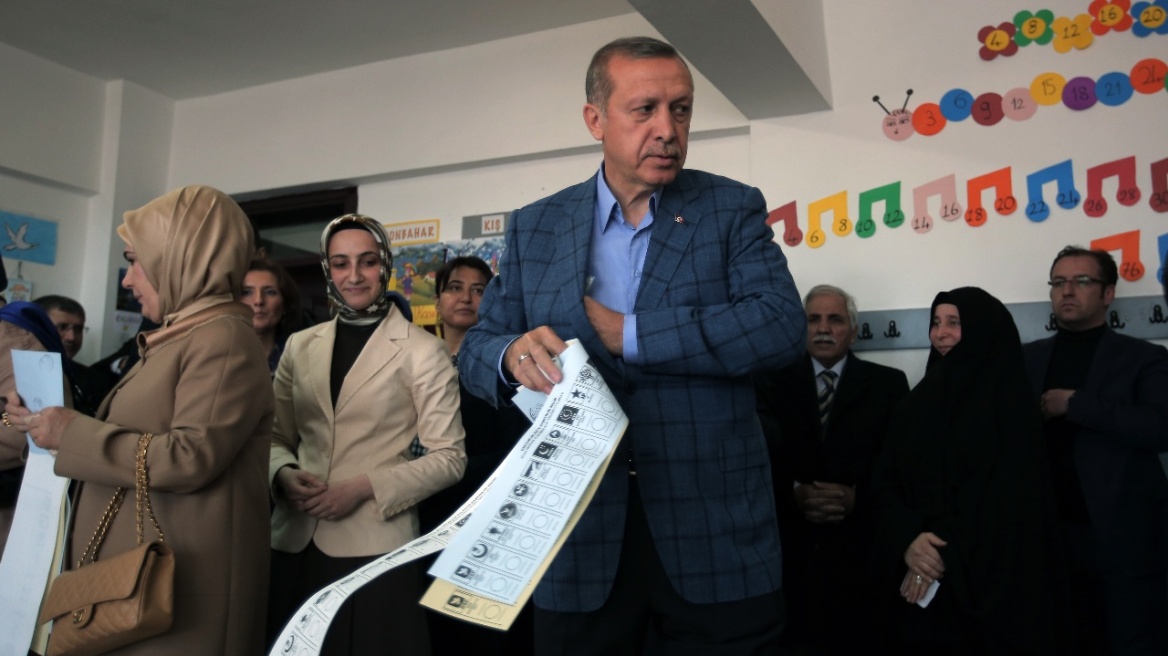 Θρίαμβος Ερντογάν στις εκλογές: «Οι πολιτικές της μονταζιέρας έχασαν» δήλωσε