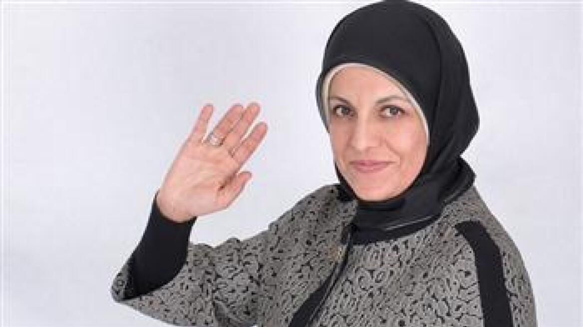 Τουρκία: Η πρώτη γυναίκα δήμαρχος με μαντίλα λαμβάνει δράση!