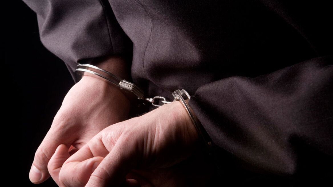Κόρινθος: Σύλληψη για κλοπή μεταλλικών αντικειμένων