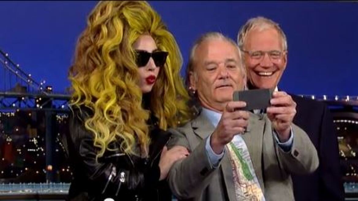 Βίντεο: Ο Bill Murray, η Lady Gaga, ο David Letterman και μια selfie