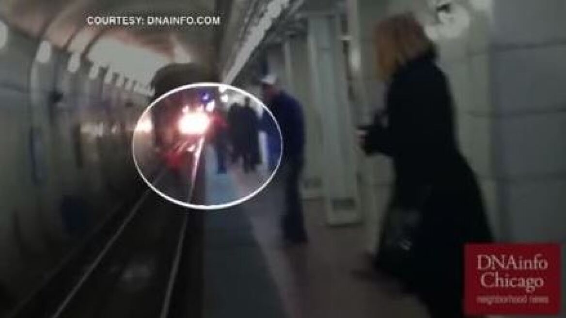 Βίντεο: Άνδρας στέκεται μπροστά στο τρένο για να σώσει γυναίκα που έπεσε στις ράγες