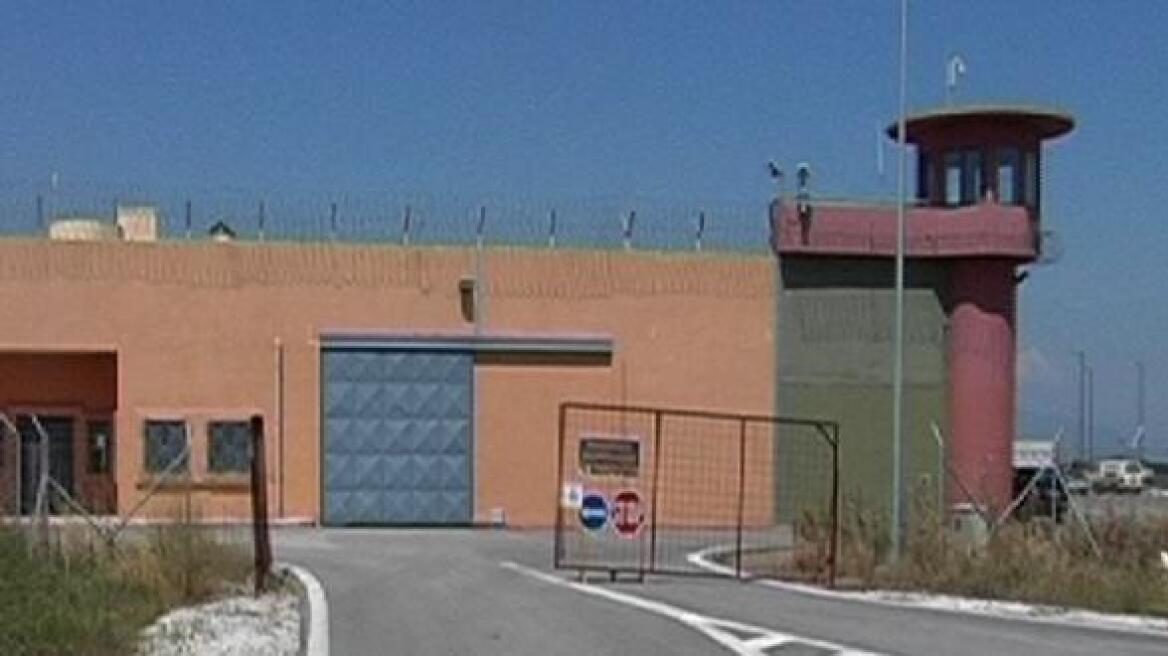 Προφυλακίστηκαν έξι σωφρονιστικοί υπάλληλοι για τον θάνατο του Αλβανού φονιά