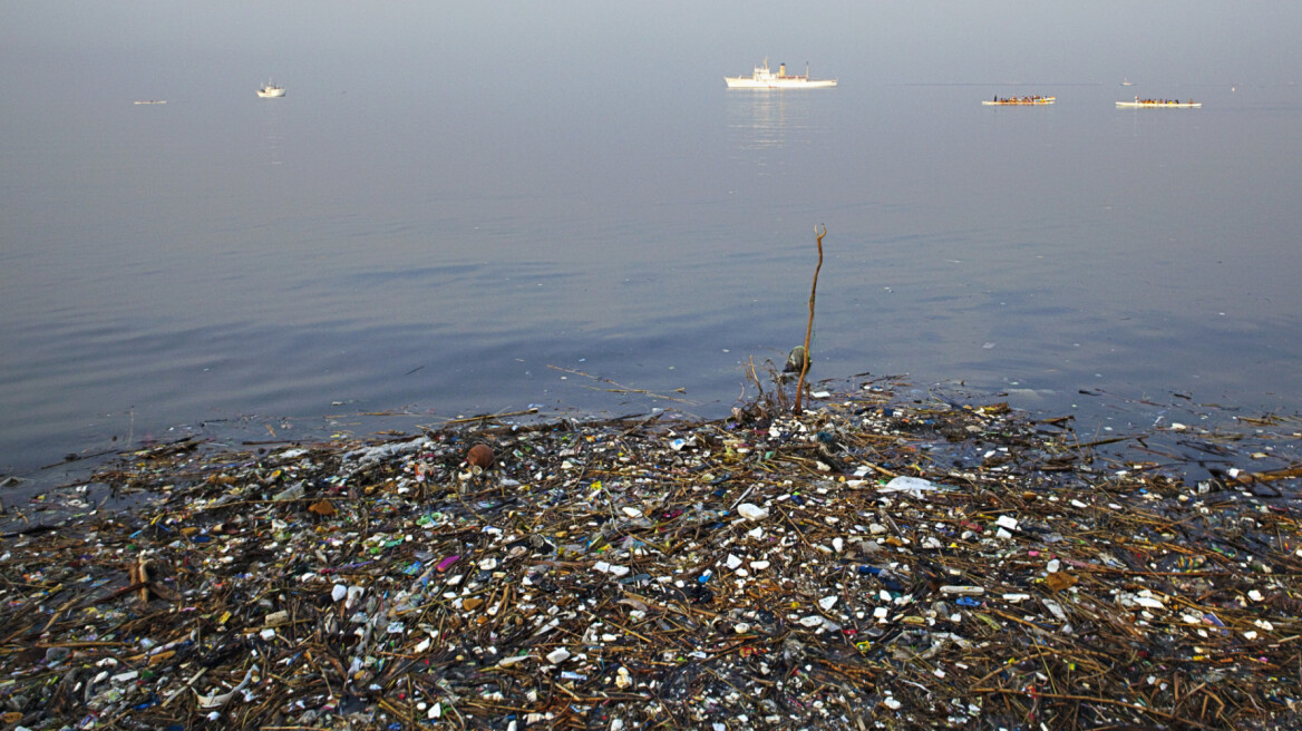 Οι ωκεανοί της Γης έχουν μετατραπεί σε απέραντες χωματερές