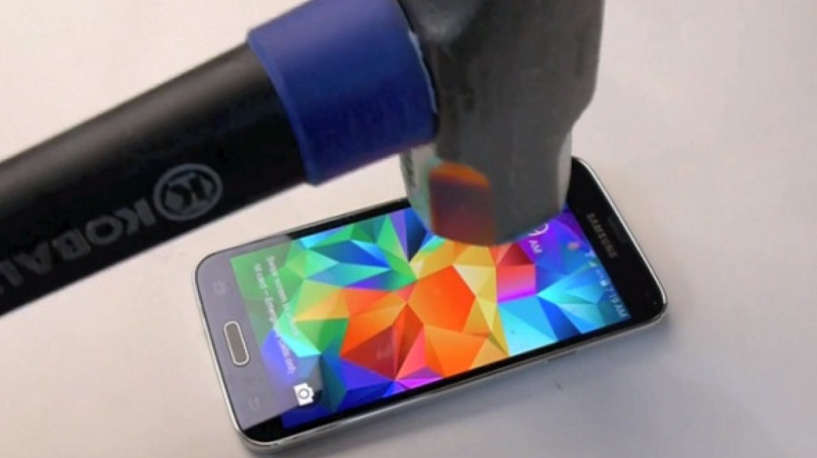 Βίντεο: Απίστευτο τεστ... αντοχής σε κινητό με εντελώς αναπάντεχη εξέλιξη!