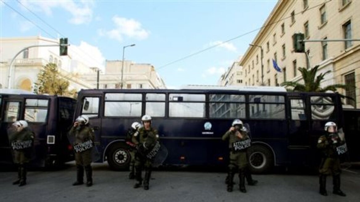 Δέκα ώρες απαγόρευσης συγκεντρώσεων στην Αθήνα λόγω Μέρκελ