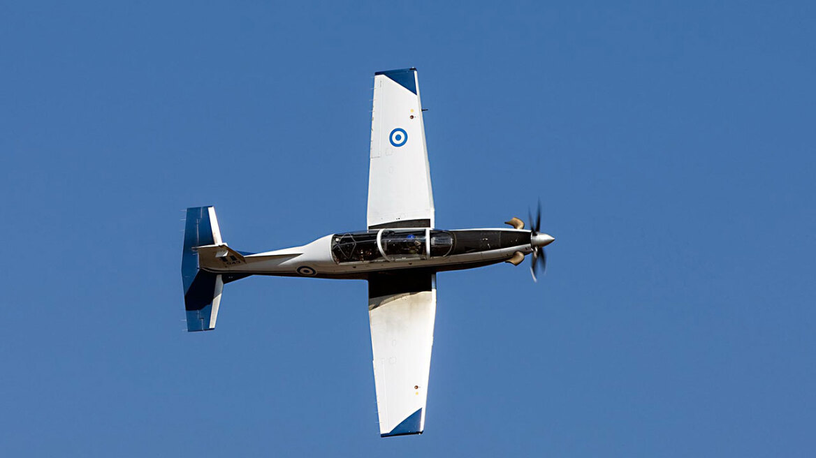 «Πετάξτε» για 3' με την ομάδα αεροπορικών επιδείξεων της Πολεμικής Αεροπορίας