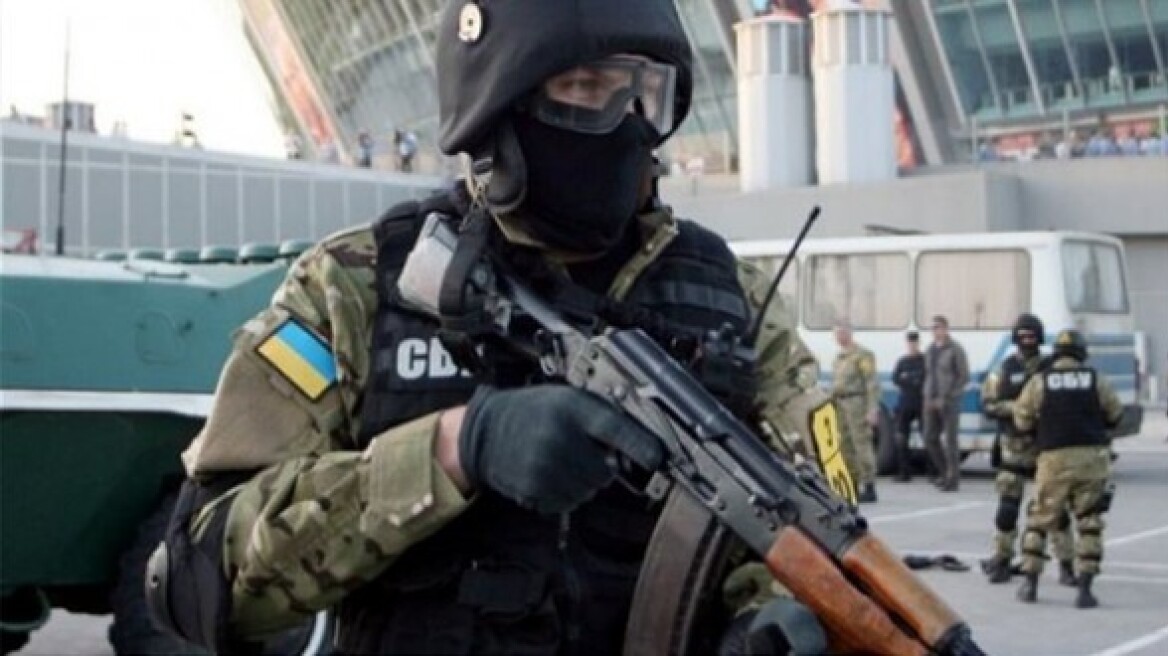 Ουκρανία: Ενοπλοι κρατούν αιχμαλώτους δύο Ουκρανούς στρατιώτες