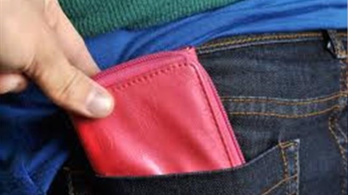 Ανήλικα κορίτσια έκλεβαν πορτοφόλια
