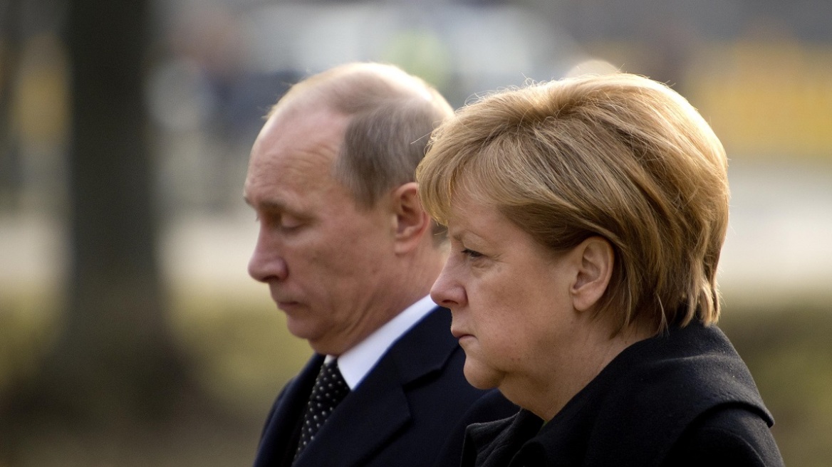 Putin to Merkel: Ukraine is on the brink of civil war