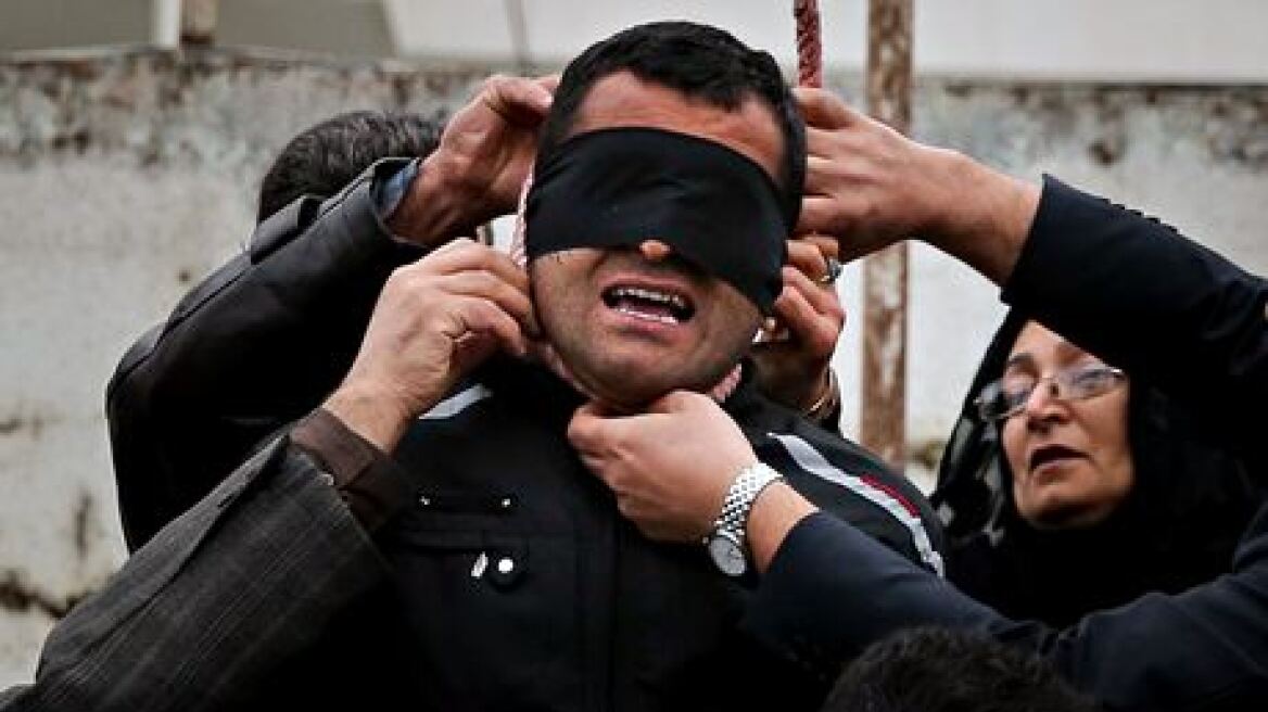 Ιράν: Χάρισε τη ζωή στο δολοφόνο του γιου της