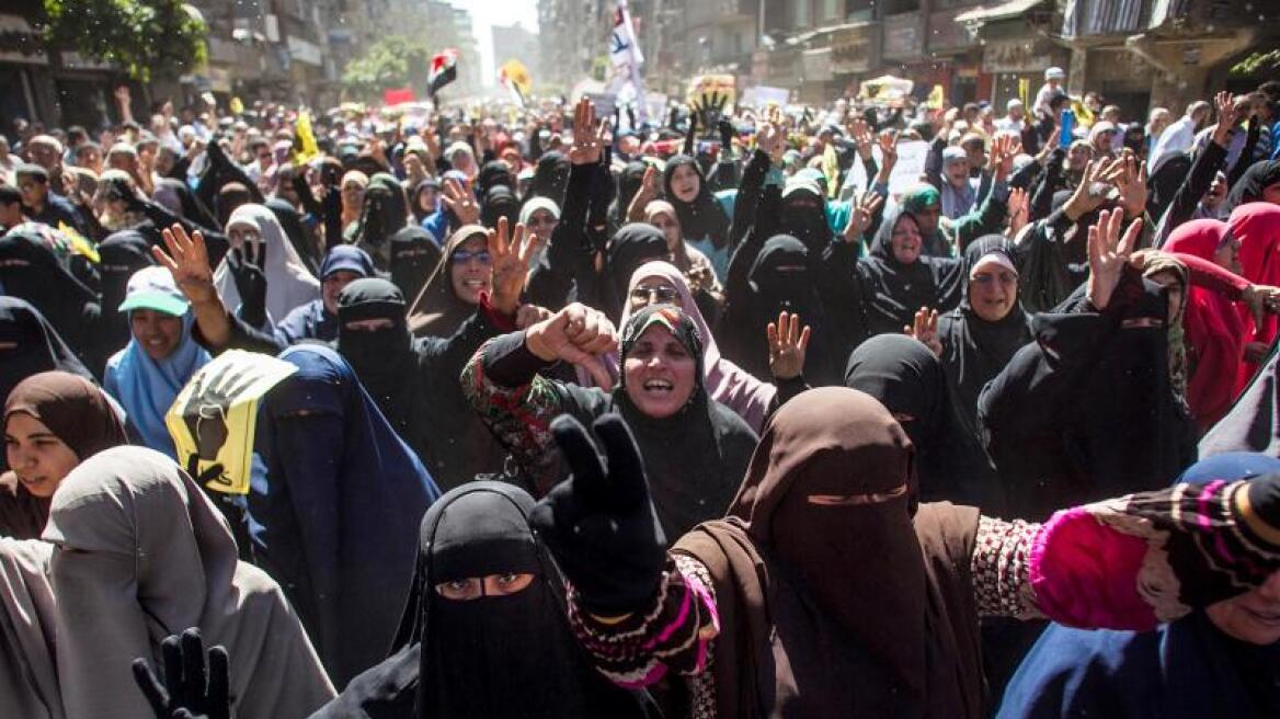 Αίγυπτος: Μάστιγα οι επιθέσεις εναντίον γυναικών που συμμετέχουν σε διαδηλώσεις 