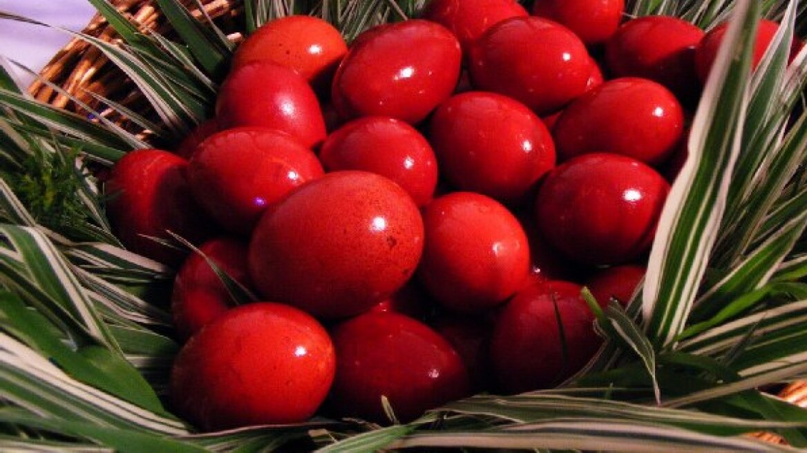 Γιατί βάφουμε κόκκινα τα αυγά τη Μεγάλη Πέμπτη;