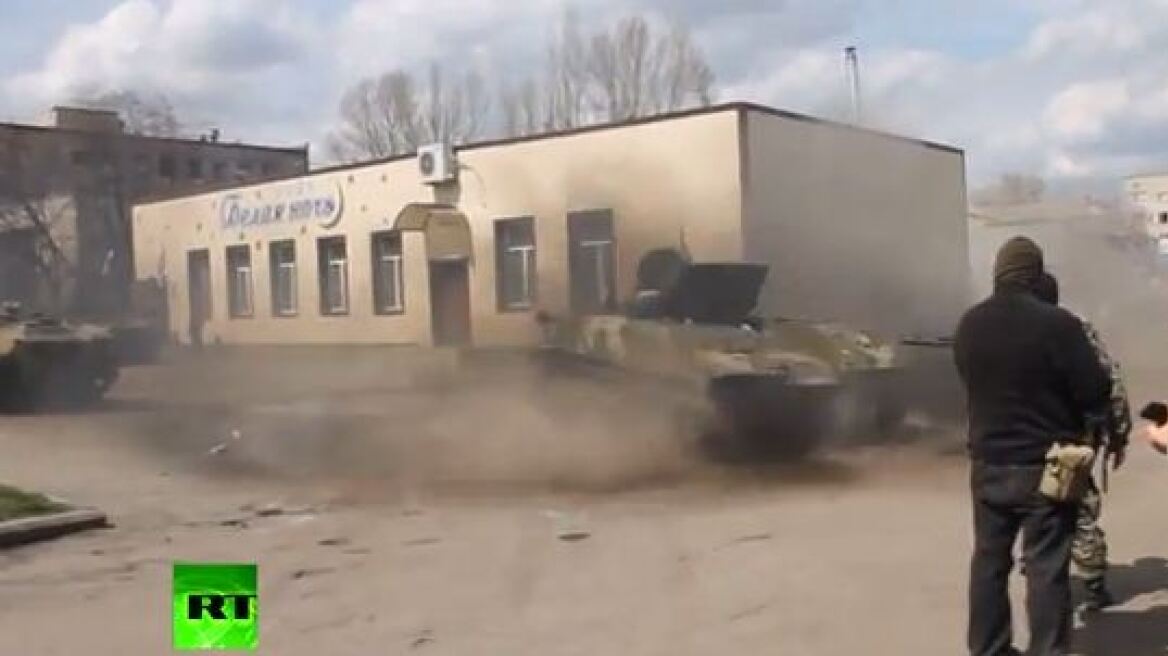 Ουκρανία: «Στραβός» αρματιστής οδηγεί σε στυλ... fast and furious!