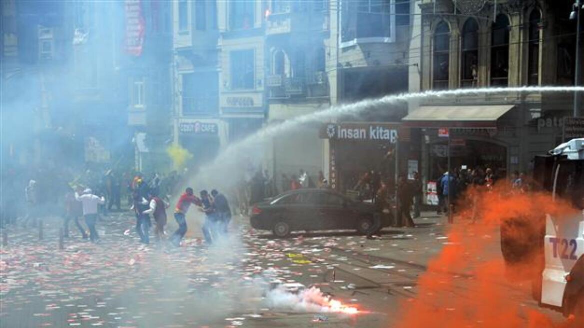 Τουρκία: Επεισόδια σε διαδήλωση οπαδών για το ηλεκτρονικό εισιτήριο