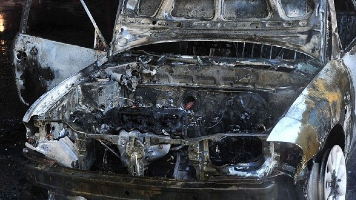 Έκρηξη αυτοκινήτου στο κέντρο της Καβάλας