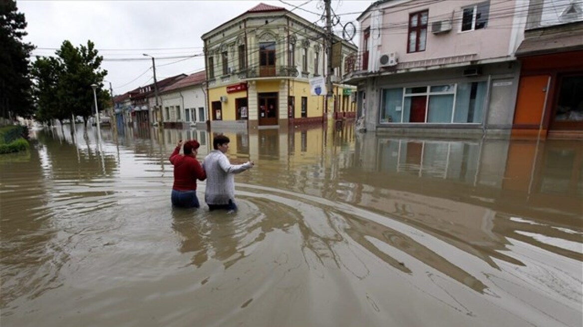 Νεκροί και αγνοούμενοι από πλημμύρες στη Ρουμανία 