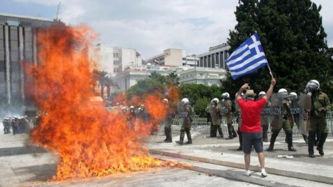 Bloomberg: Η Αθήνα γυρίζει σελίδα από την καταστροφή στην ομαλότητα