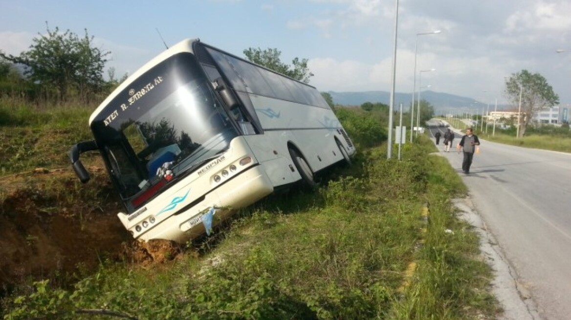 Ξάνθη: Λεωφορείο του ΚΤΕΛ έπεσε σε αρδευτικό κανάλι