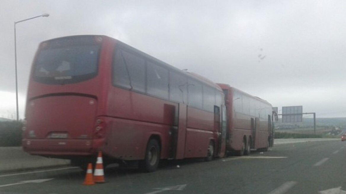 Καραμπόλα πέντε λεωφορείων που μεταφέρουν οπαδούς του ΠΑΟΚ