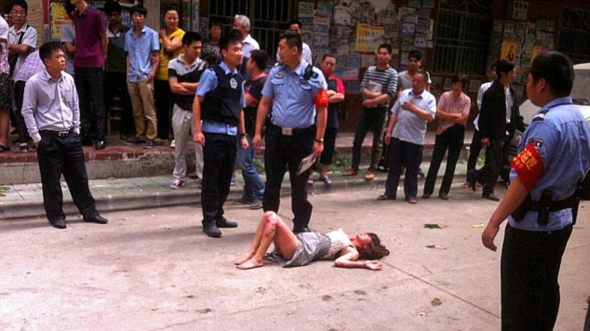 Κίνα: 'Εβαλε φωτιά στην έγκυο φίλη του!