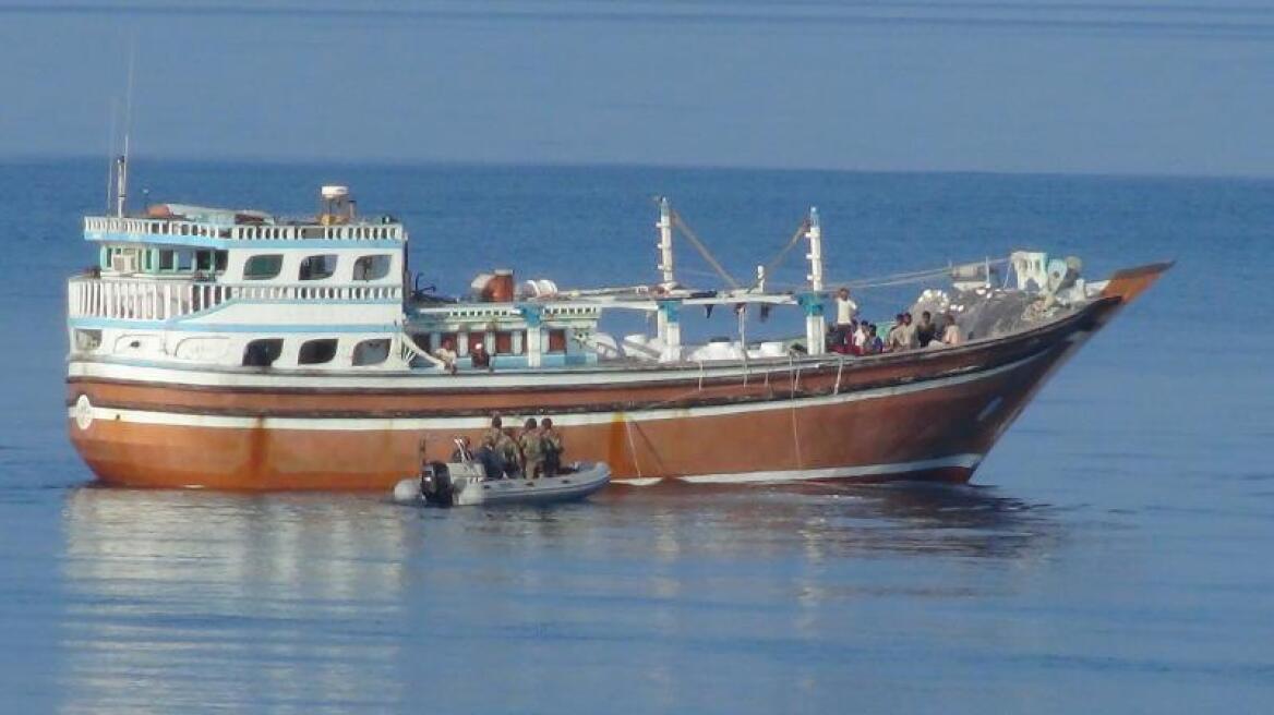 Δείτε φωτογραφίες από την Υεμένη: Έλληνες ναυτικοί σώζουν Ιρανούς ψαράδες