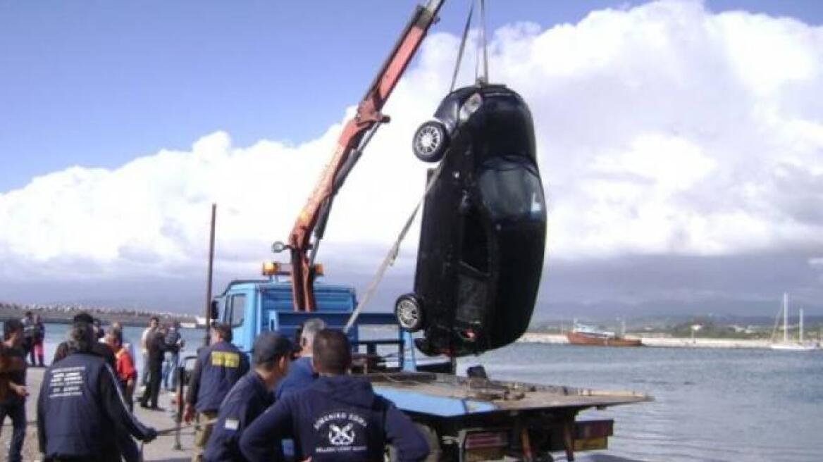 Κυπαρισσία: Θρίλερ με αυτοκίνητο που έπεσε στο λιμάνι