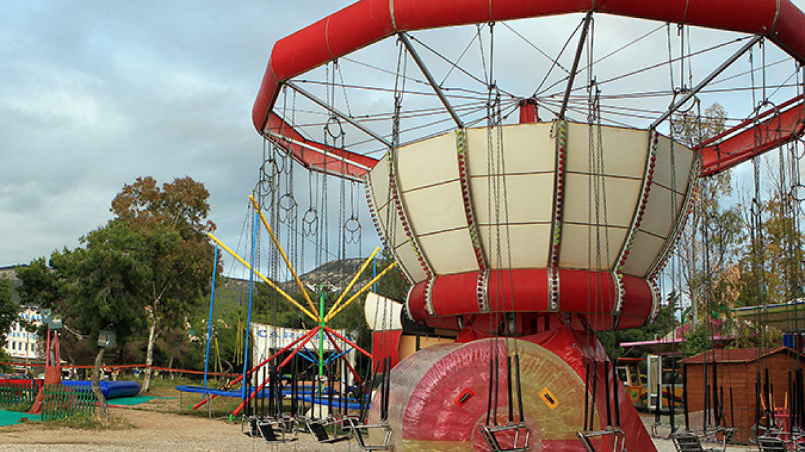 Amusement park and playground equipment with no valid licence