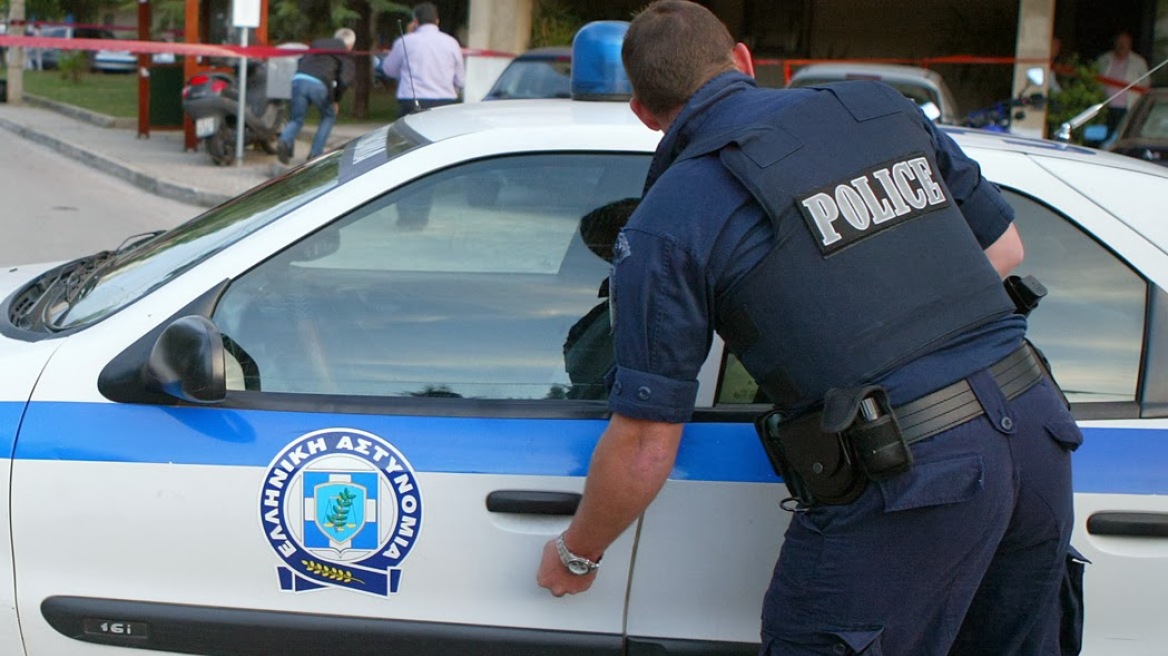 Φλώρινα: Μετέφεραν ναρκωτικά κρυμμένα στην οροφή του αυτοκινήτου