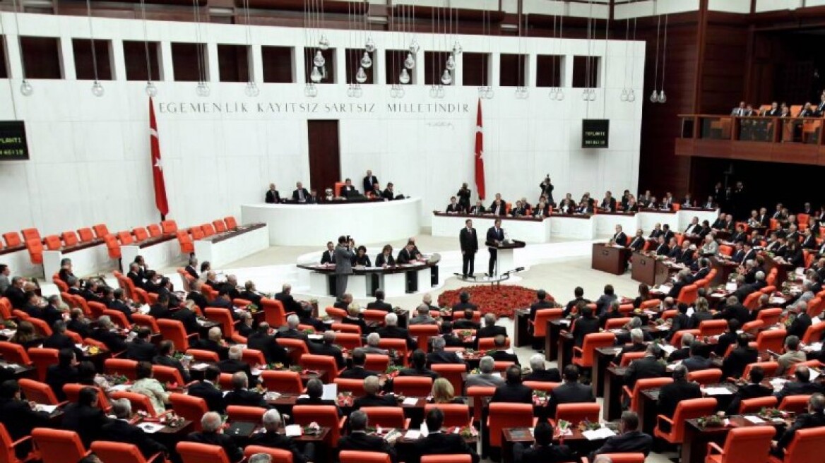 Τουρκία: Συγκρότηση επιτροπής που θα ερευνήσει τα σκάνδαλα διαφθοράς