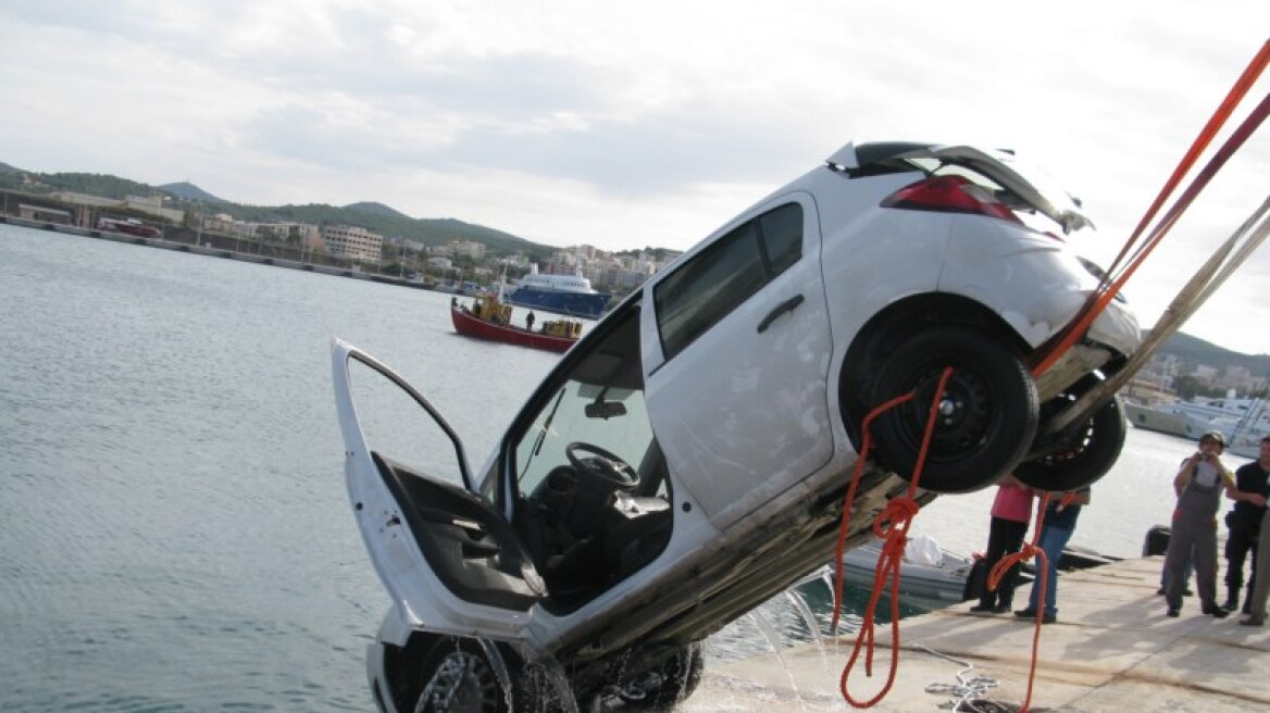 Λαύριο: Μακάβριο εύρημα μέσα σε αυτοκίνητο