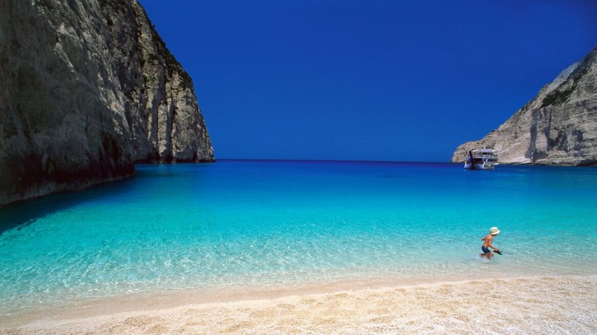 Δείτε όλες τις παραλίες της Ελλάδας που κέρδισαν «γαλάζια σημαία»
