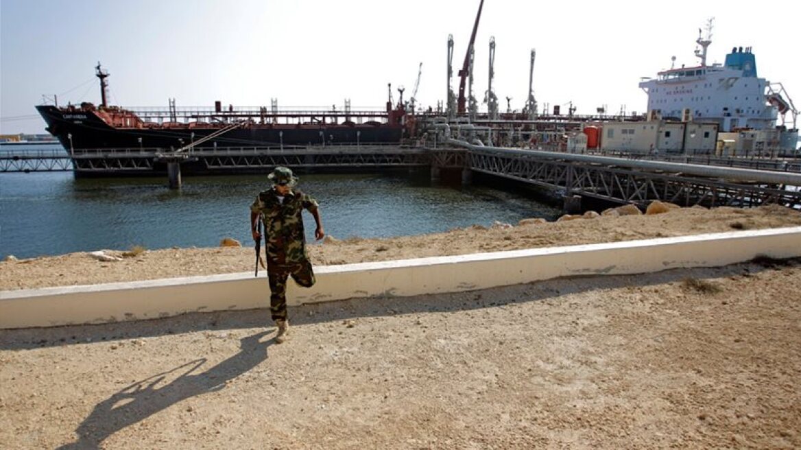 Λιβύη: Αντάρτες έχουν καταλάβει λιμάνια εξαγωγής πετρελαίου