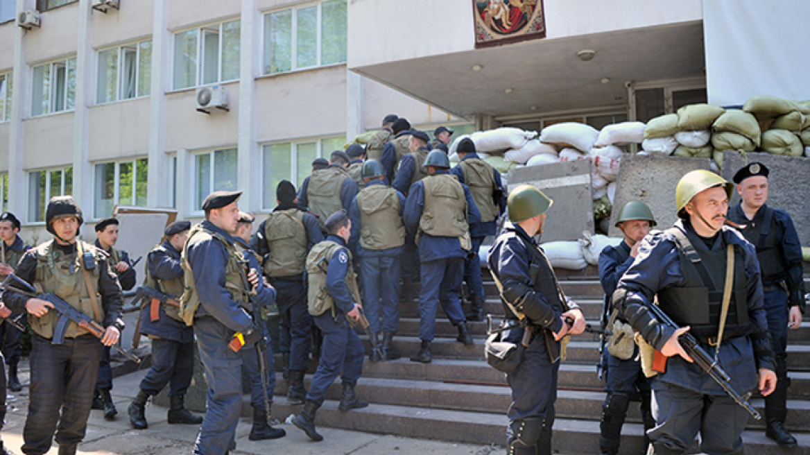 Ουκρανία: Φιλορώσοι ανακατέλαβαν το δημαρχείο Μαριούπολης!