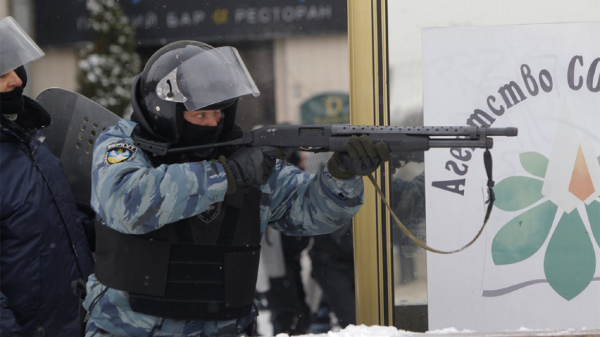 Ουκρανία: Επίθεση ενόπλων σε φυλάκιο στα σύνορα με τη Ρωσία