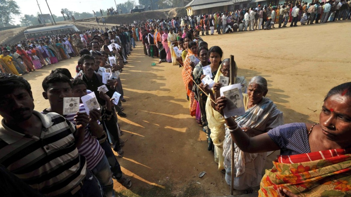 Ινδία: O Ναρέντρα Μόντι φαίνεται να κερδίζει τις εκλογές