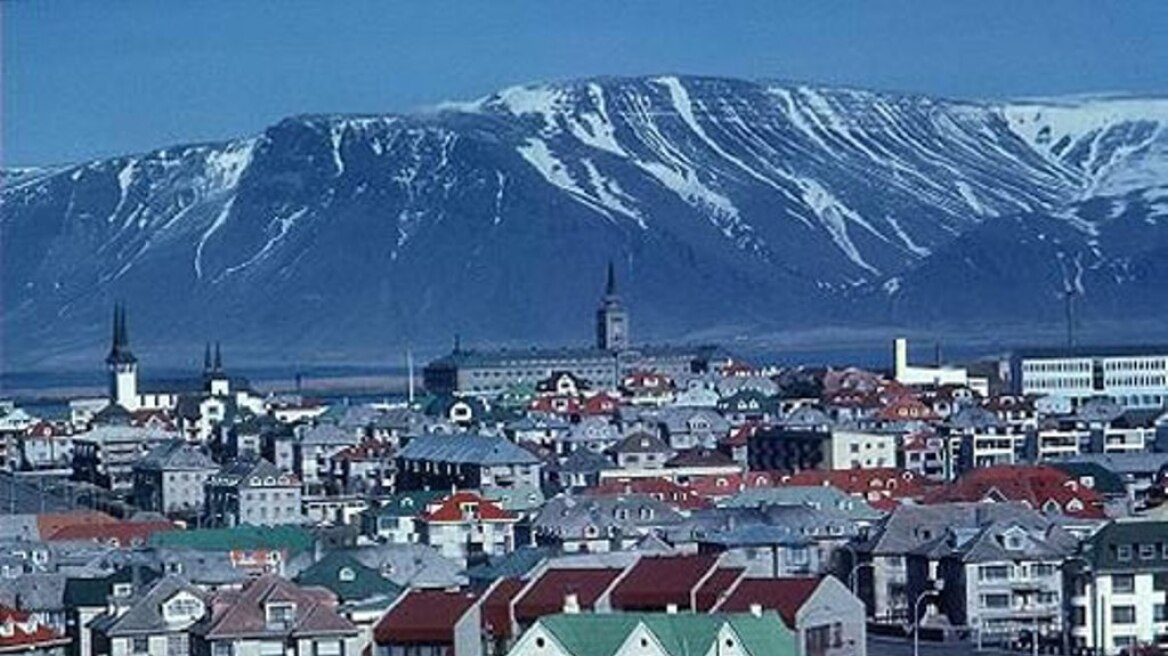 Ισλανδία: Ανέβαλε την απόφαση για την υποψηφιότητα ένταξης στην Ε.Ε.