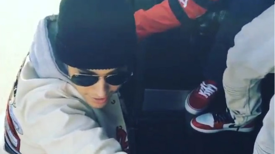 Βίντεο: Δείτε τον Justin Bieber να κρεμιέται από φορτηγό εν κινήσει 