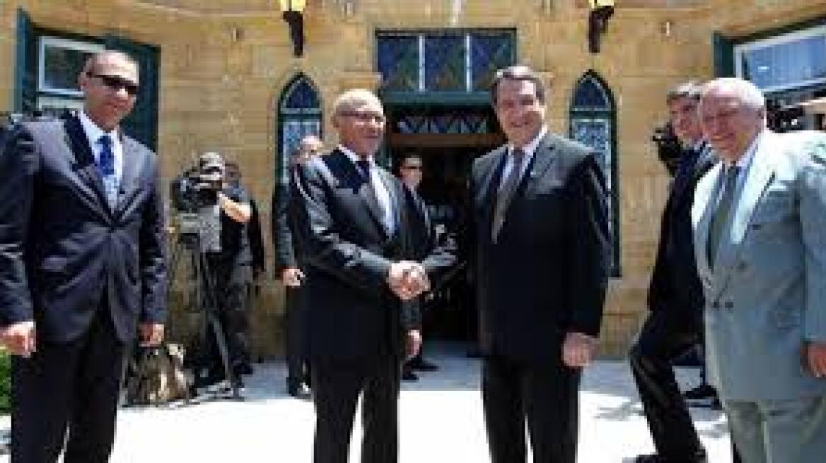 Κύπρος: Γιατί συναντήθηκε ο Αναστασιάδης με τον πρώην ηγέτη των Τουρκοκυπρίων;