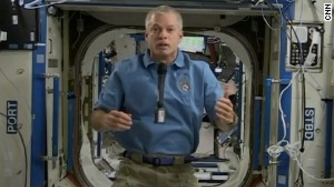 Αστροναύτης στο Διάστημα μιλά με τηλεθεατές!
