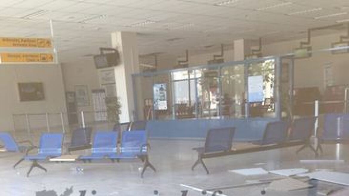 Λήμνος: Έπεσε η ψευδοροφή του αεροδρομίου από τον σεισμό – Ένας τραυματίας