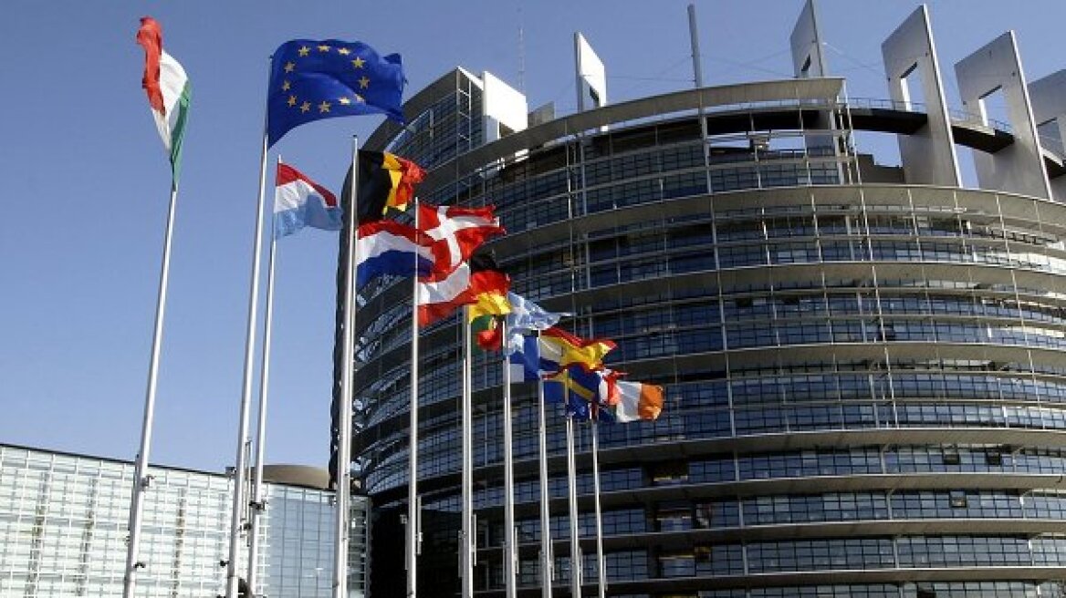 Πώς βλέπουν τις σημερινές ευρωεκλογές τέσσερις ευρωπαίοι δημοσιογράφοι