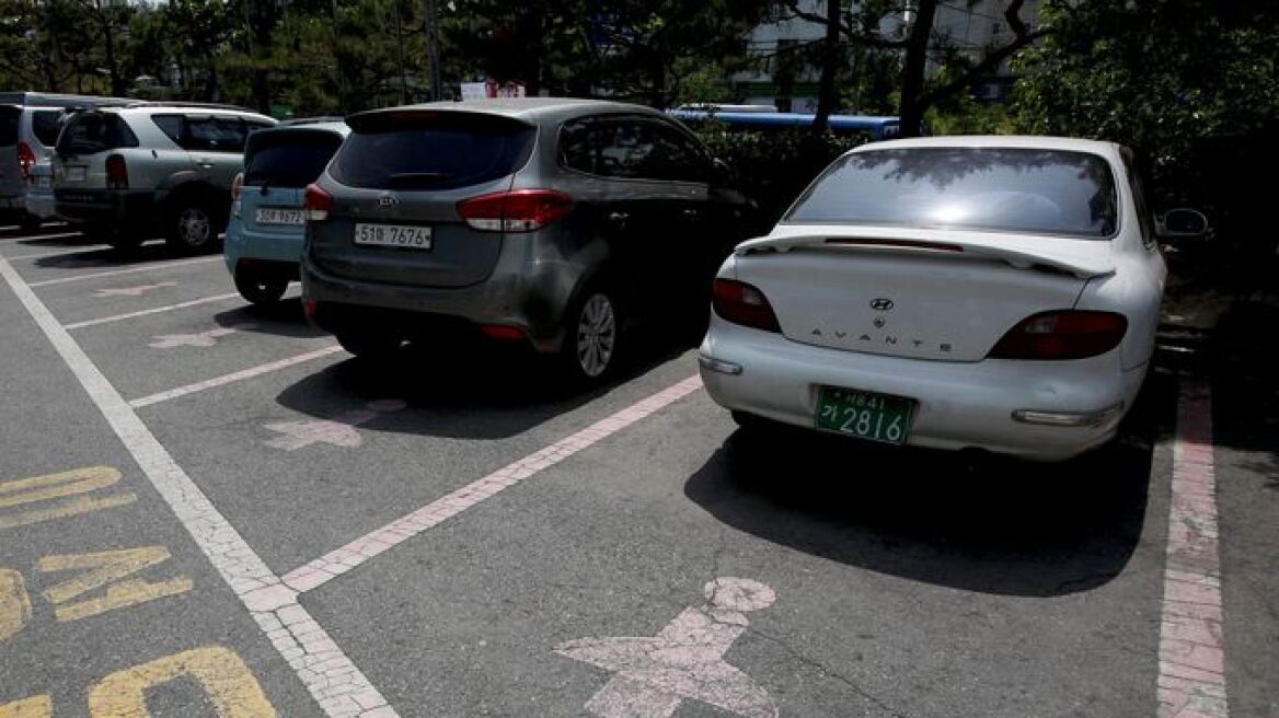 Νότια Κορέα: Έφτιαξαν μεγαλύτερες θέσεις πάρκινγκ μόνο για γυναίκες! 