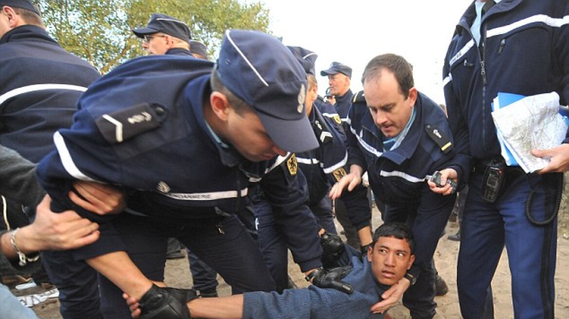 Γαλλία: Επιχείρηση της αστυνομίας για να απομακρύνει μετανάστες από καταυλισμό