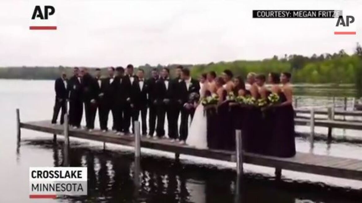 Στο νερό βρέθηκαν η νύφη, ο γαμπρός και όλη η κουστωδία παρανύμφων!
