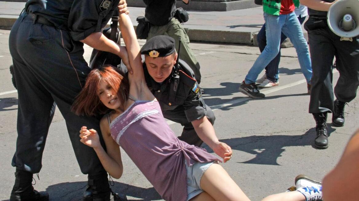 Διεθνής Αμνηστία: Υπό... εξαφάνιση το δικαίωμα να διαδηλώνεις στη Ρωσία