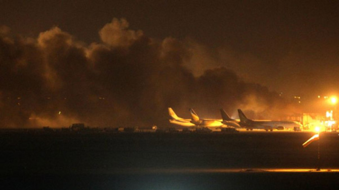 Πακιστάν: 28 νεκροί από τρομοκρατική επίθεση στο αεροδρόμιο του Καράτσι 